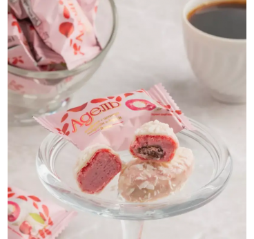 Конфеты АККОНД "Адель", с цельным миндалем и вкусом вишни в кокосовой стружке