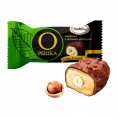 Oreshka candies with whole hazelnuts and cream flavor in a 150g gift box